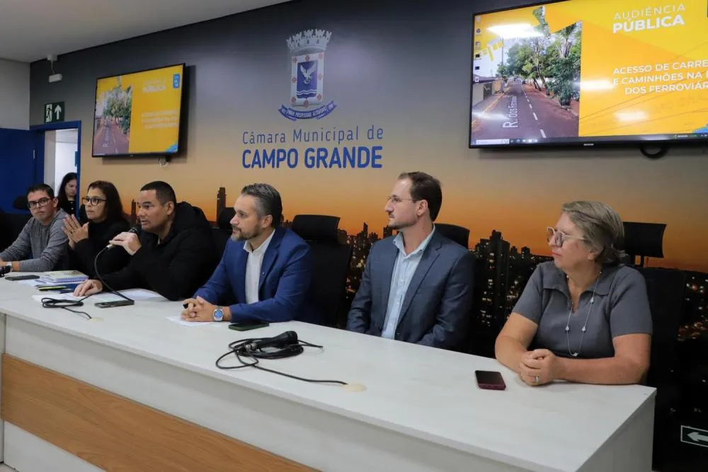 Vereador Leinha participa de audiência pública sobre tráfego de caminhões na Rua dos Ferroviários