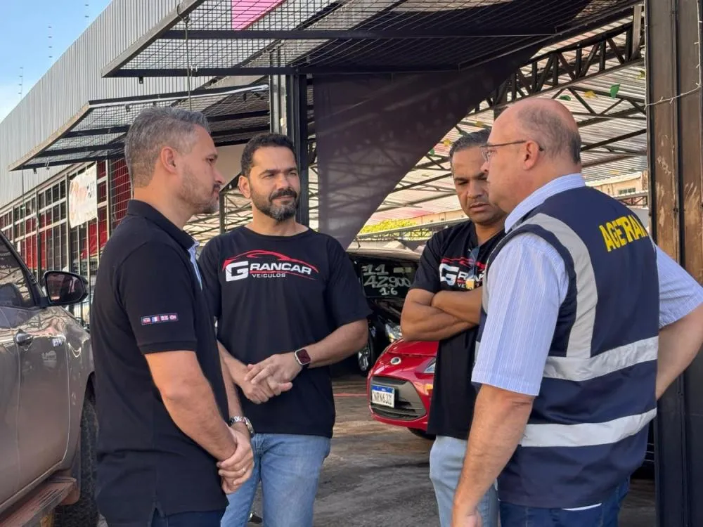 Atendendo pedido de comerciantes, vereador Leinha acompanha secretário da Agetran em visita à Avenida Bandeirantes