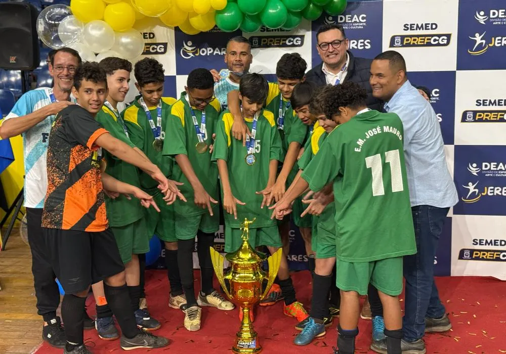 Vereador Wilson Lands prestigia final do 49º JERES de Futsal e participa da entrega da premiação aos campeões